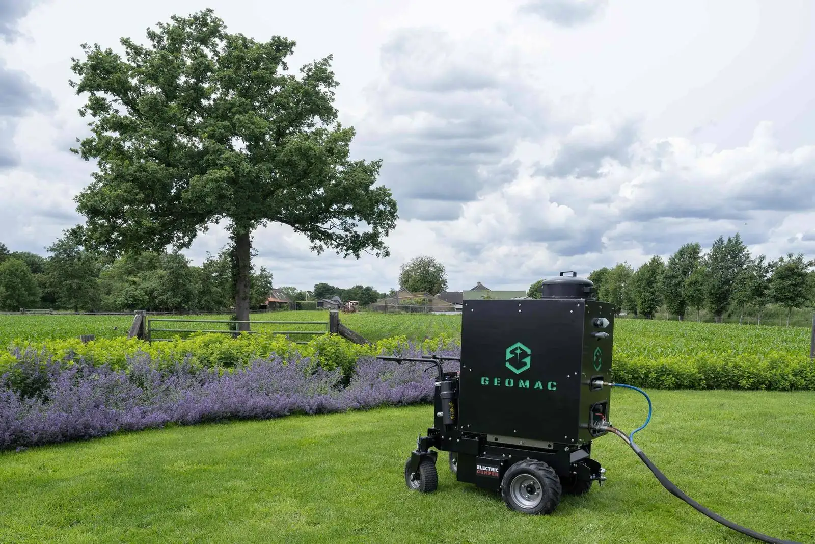 GEOMAC grondplofmachine in bedrijf